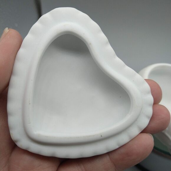 Vintage Ceramic Heart Shaped Trinket Box, Hummingbird & Flowers Matte Finish - Picture 6 of 7